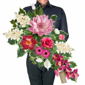 Eleganckie kompozycje na cmentarz – ozdoba, która pozostaje elegancka na zawsze.