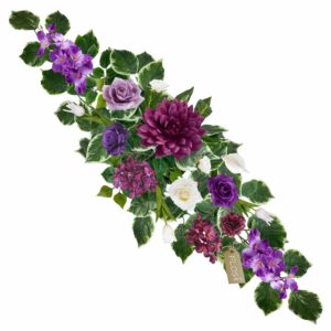 Eleganckie kompozycje na cmentarz – wytrzymałe ozdoby na długie lata.