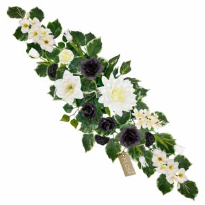 Eleganckie kompozycje na cmentarz – pamiątka, która przetrwa każdą porę roku.