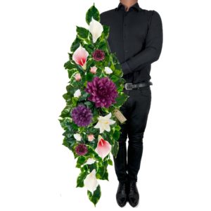 Eleganckie kompozycje na cmentarz – trwałość, która przyciąga wzrok.