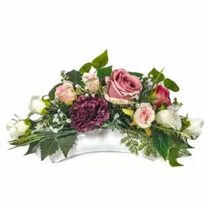 Eleganckie kompozycje na cmentarz – trwałość i piękno w jednym.