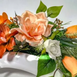 Eleganckie kompozycje na cmentarz – ozdoba, która przetrwa każdą porę roku.